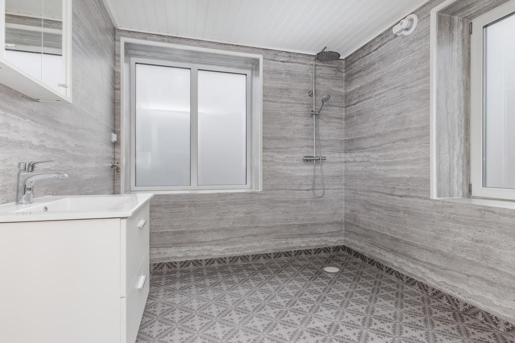 Duschrum/wc/tvättstuga. 