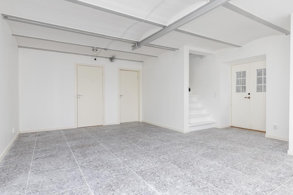 Allrum mot sovrum 1 och duschrum/wc/tvättstuga.