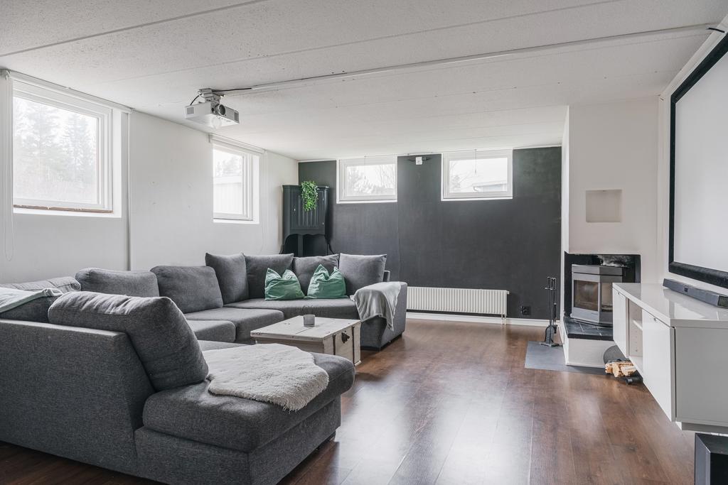 Gillestuga/allrum i källaren