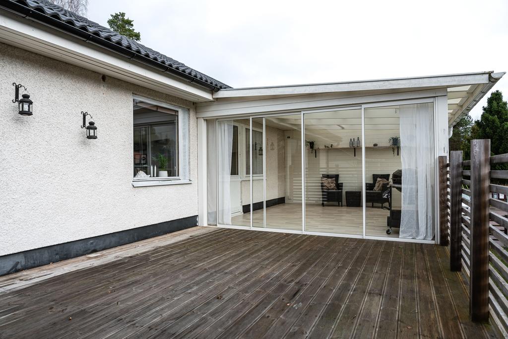 Altan och inglasade verandan