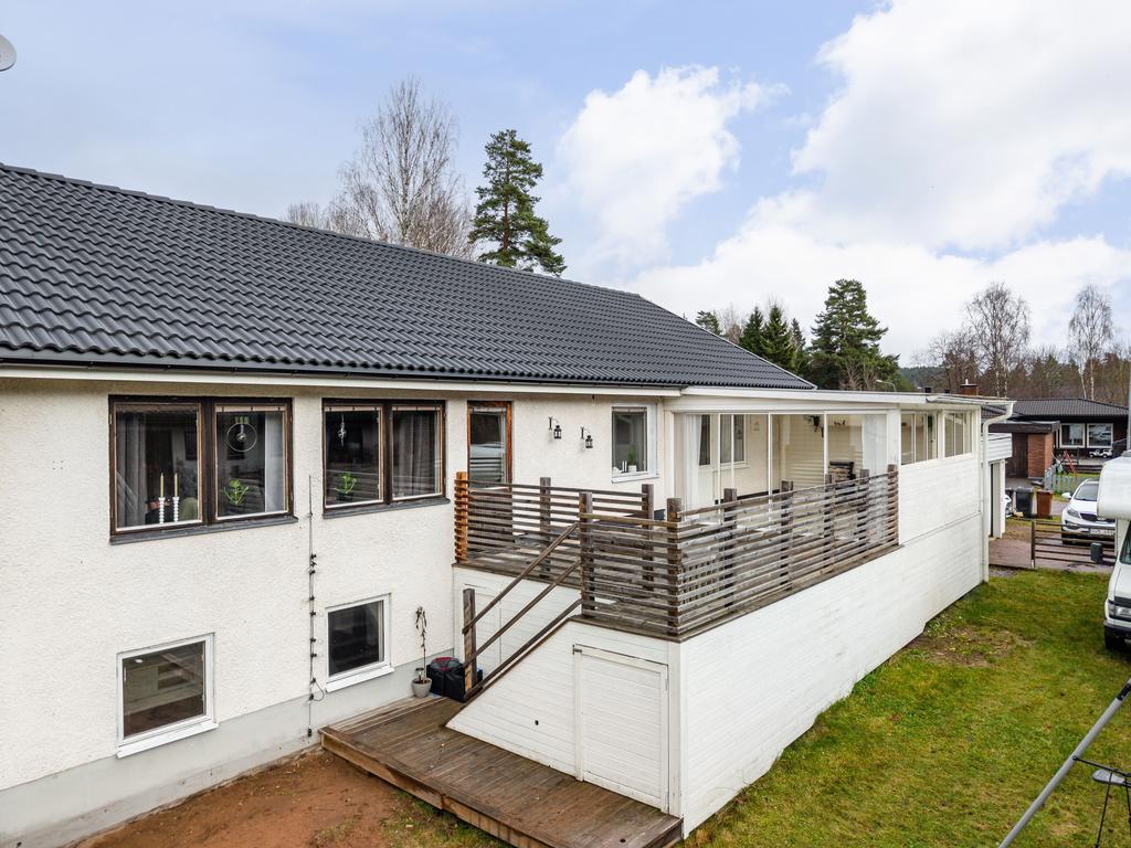 Altan och inglasad veranda