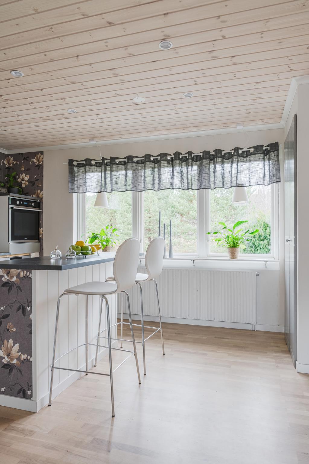 Köksö med sittplatser