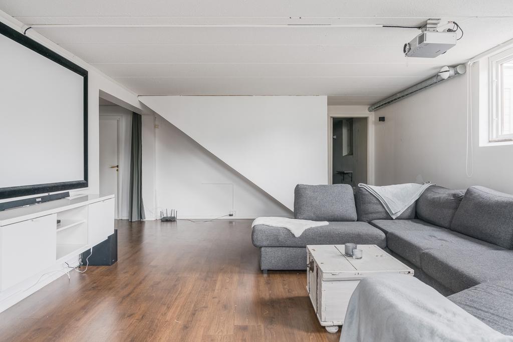 Gillestuga/allrum i källaren