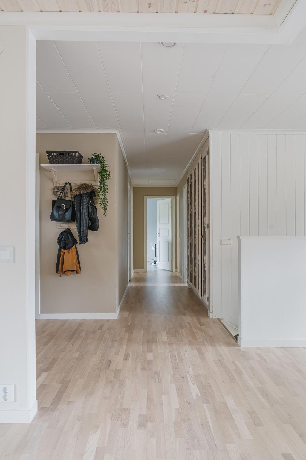 Mot inre hall och sovrumsdelen