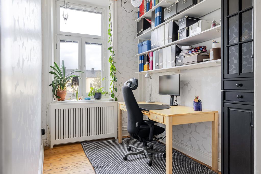 Kontor eller mindre sovrum/gästrum.