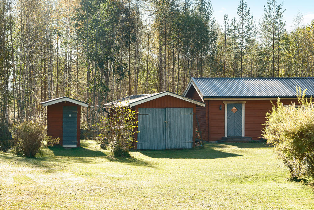Utedass, garage/förråd
