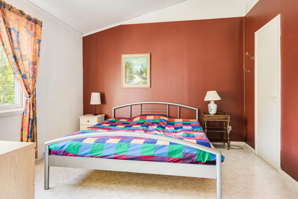 Sovrum 2 med klädkammare.