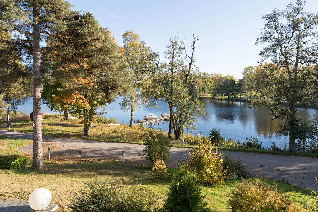Utsikt över Dalslands kanal-båtplats medföljer.
