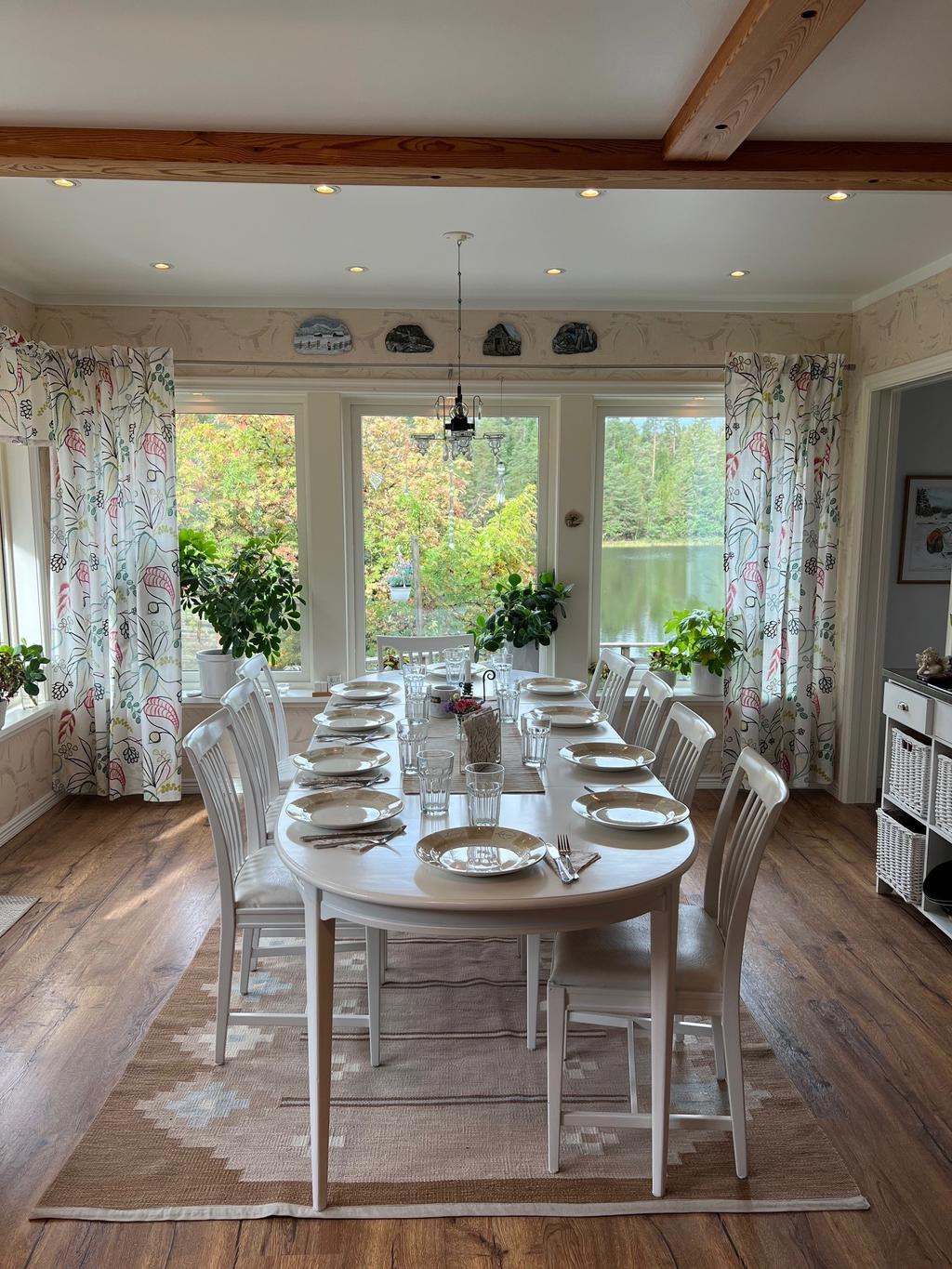 Matplats i anslutning till kök