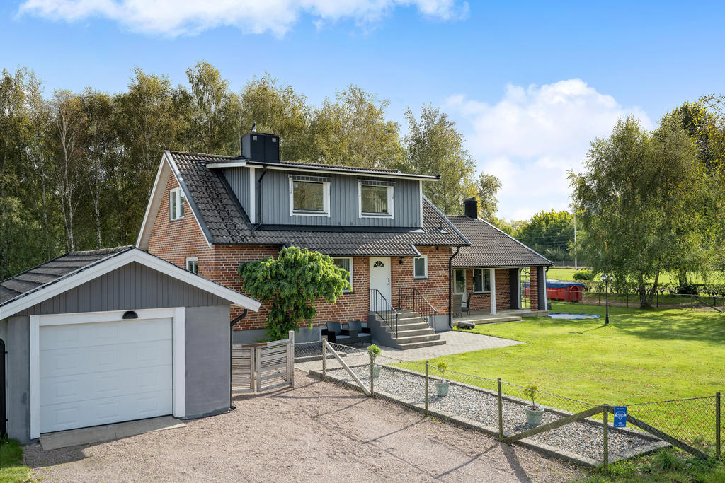 Välskött familjevilla med garage