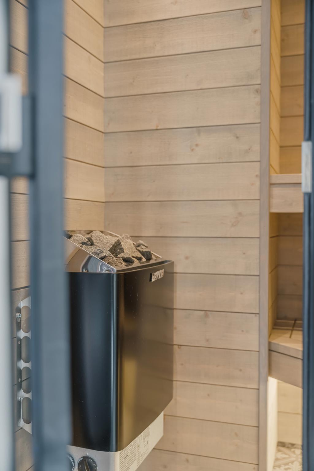 Detaljbild av bastuaggregatet.