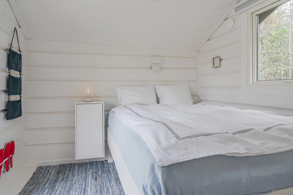 En trivsam och välplanerad yta som passar utmärkt för gäster eller som ytterligare ett sovrum. 