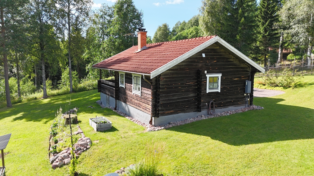 Husets baksida.