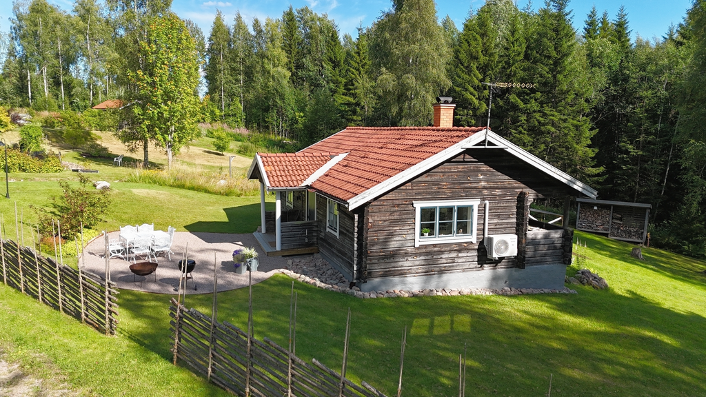 Klassisk gärdesgård som byttes 2023.