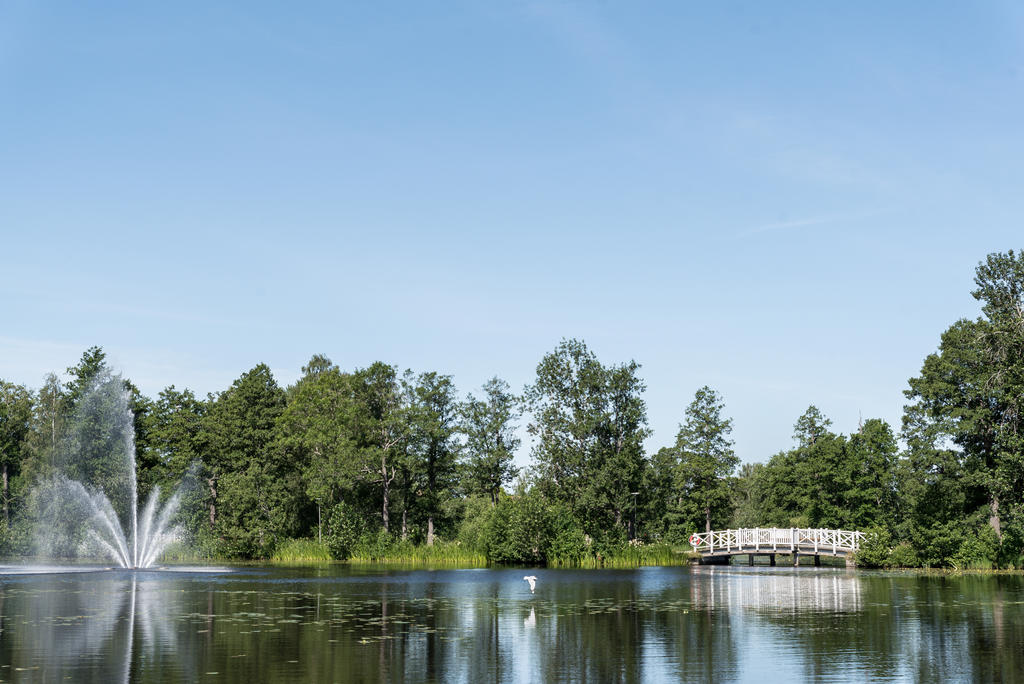Närhet till Stadsparken och dammarna.