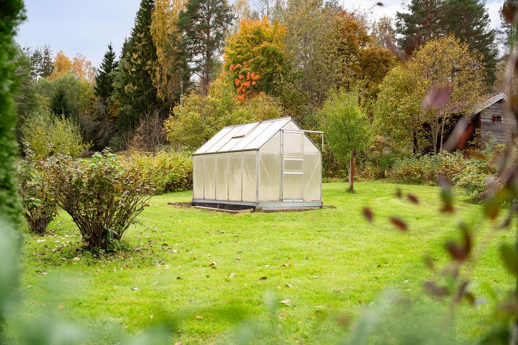 Här finns växthus, perfekt för dig som är intresserad av odling.