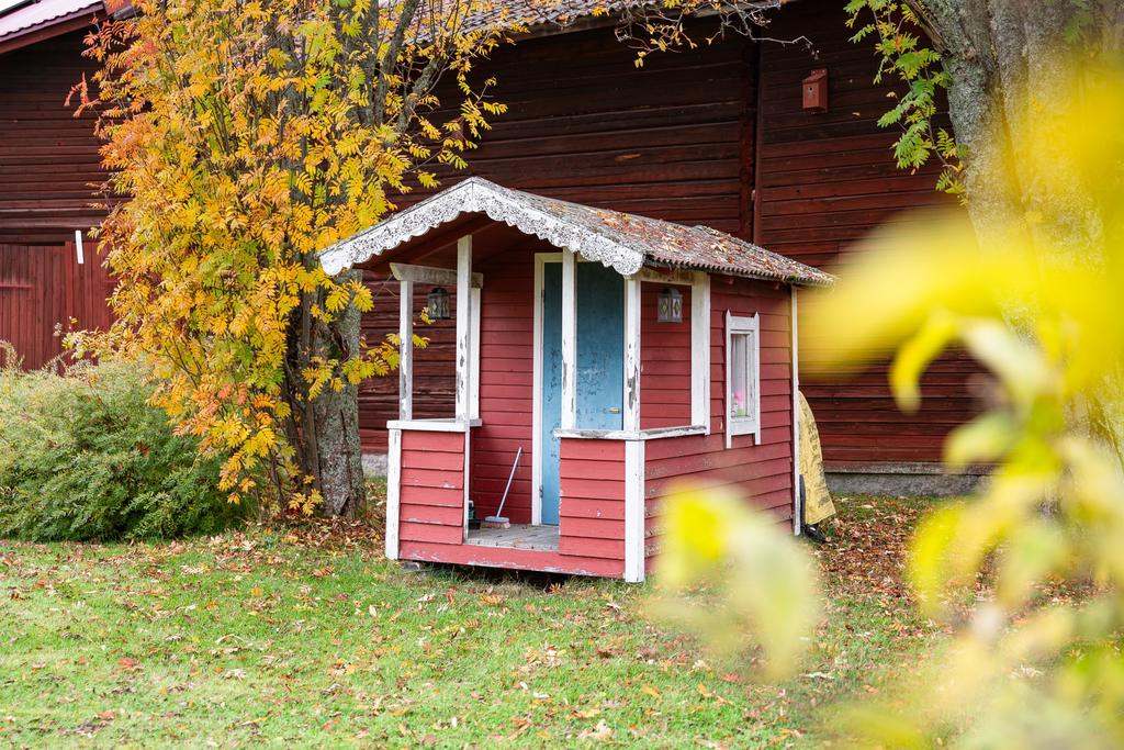 Lekstuga som bjuder in till lek och fantasi.