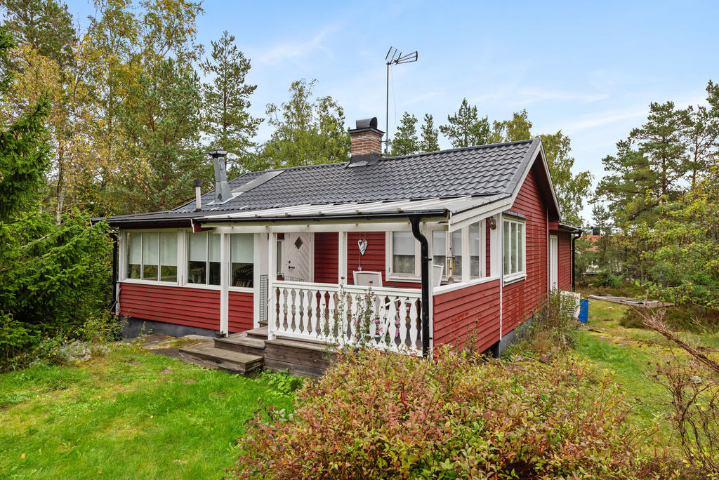 Huset med veranda och inglasat uterum