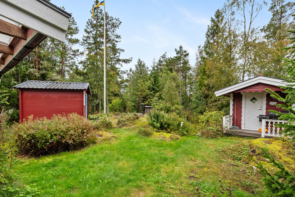 Två friggebodar