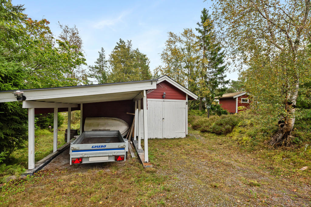 Carport och verkstad/förråd