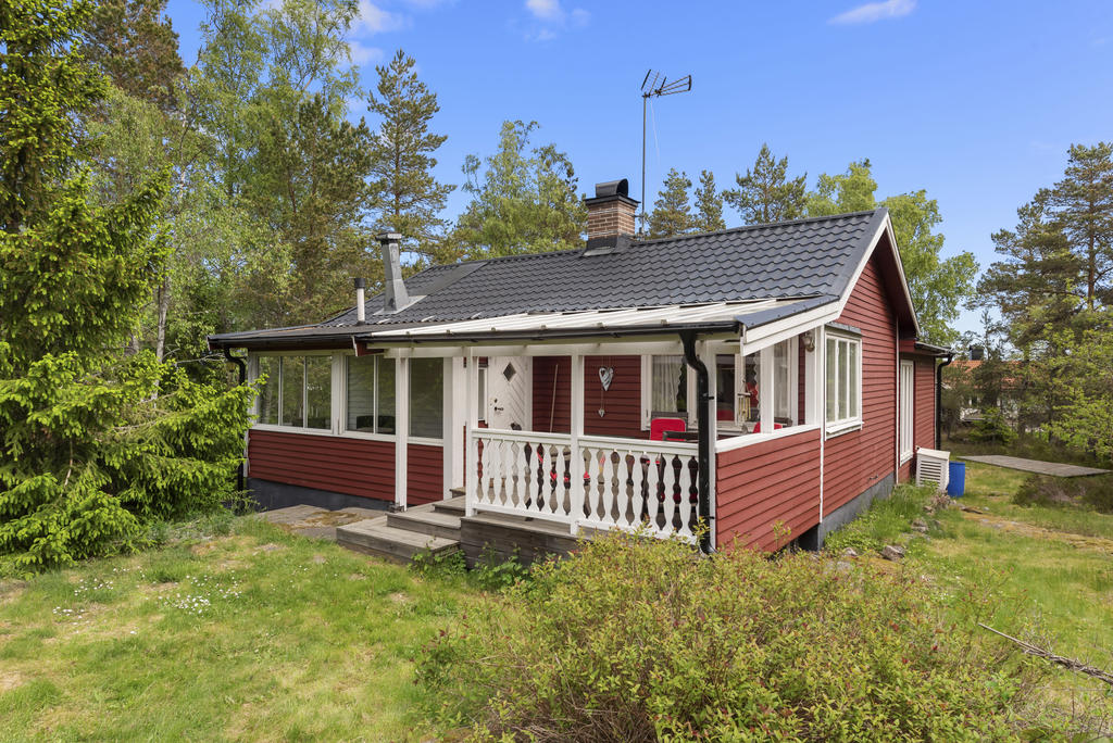 Huset med veranda och inglasat uterum