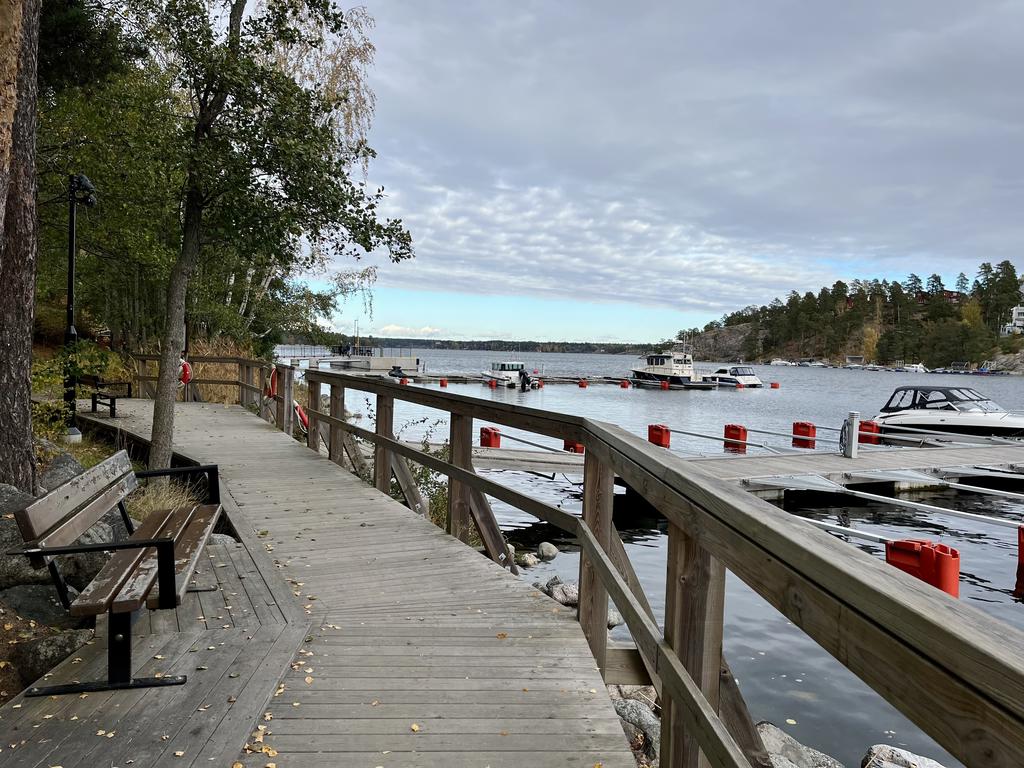 Strandpromenaden och Mörtnäsvikens båtklubb