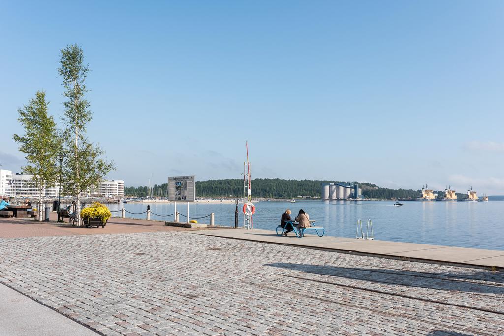 Områdesbild med isbrytarna i bakgrunden