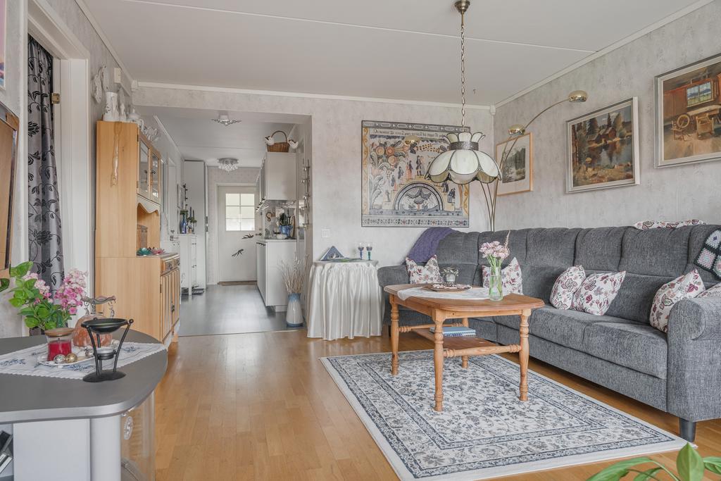 Vardagsrum mot entréhall