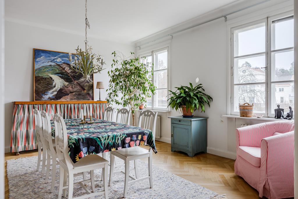 Vardagsrum och matsal i fil