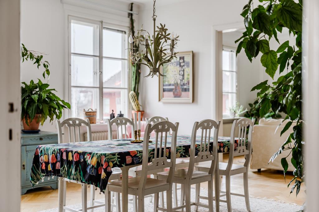 Här finns plats för vänner och familj kring middagsbordet 