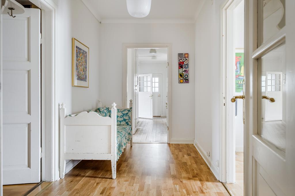 Välplanerad planlösning med fyra sovrum samt både gästtoalett och badrum