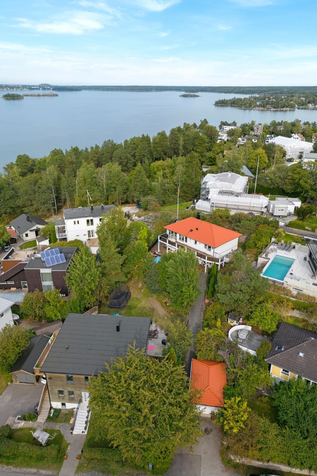 Belägen med ett högt fint läge på Uddvägen 