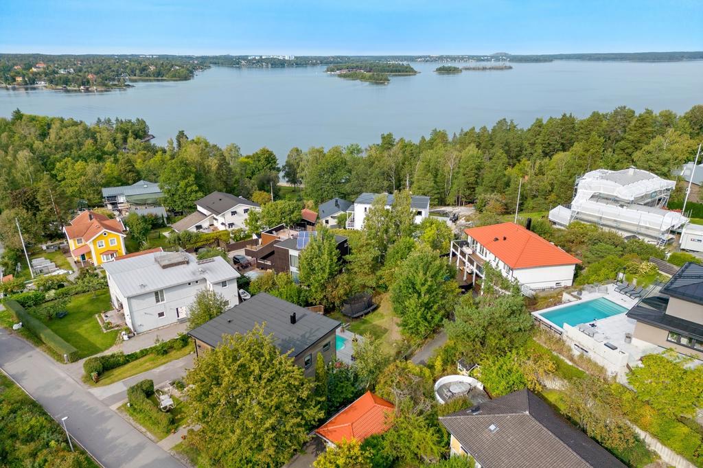 Varmt välkommen till Uddvägen 28 A i Lidingö