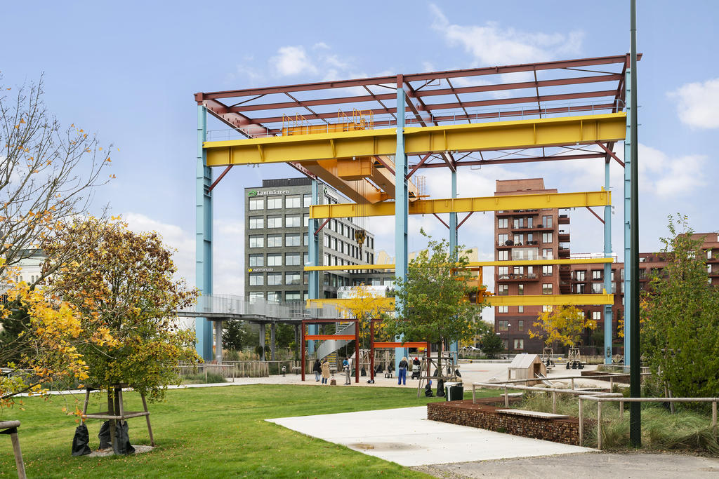 Solhöjdsparken med bockkranen.