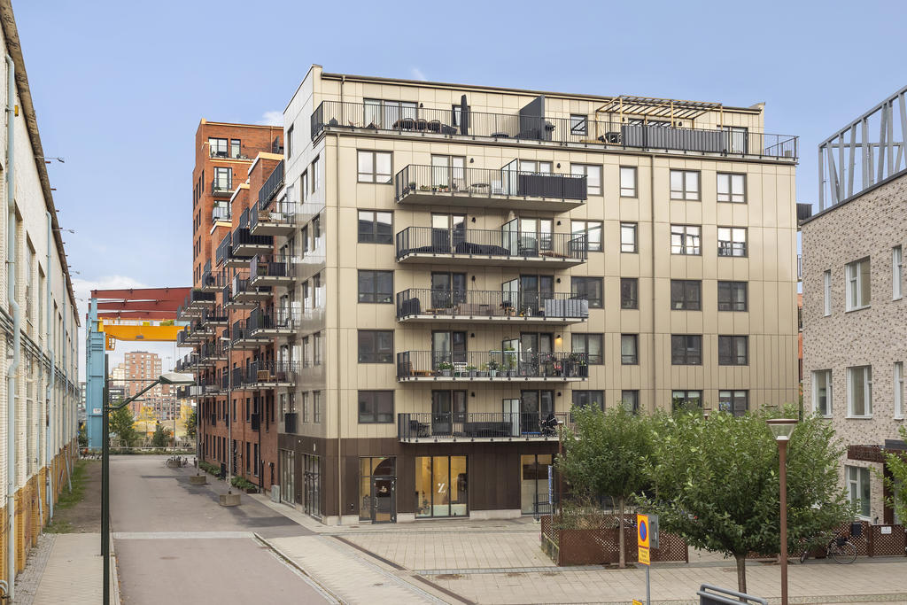 Solhöjdsgatan symboliserar kontrasterna mellan gammalt och nytt.