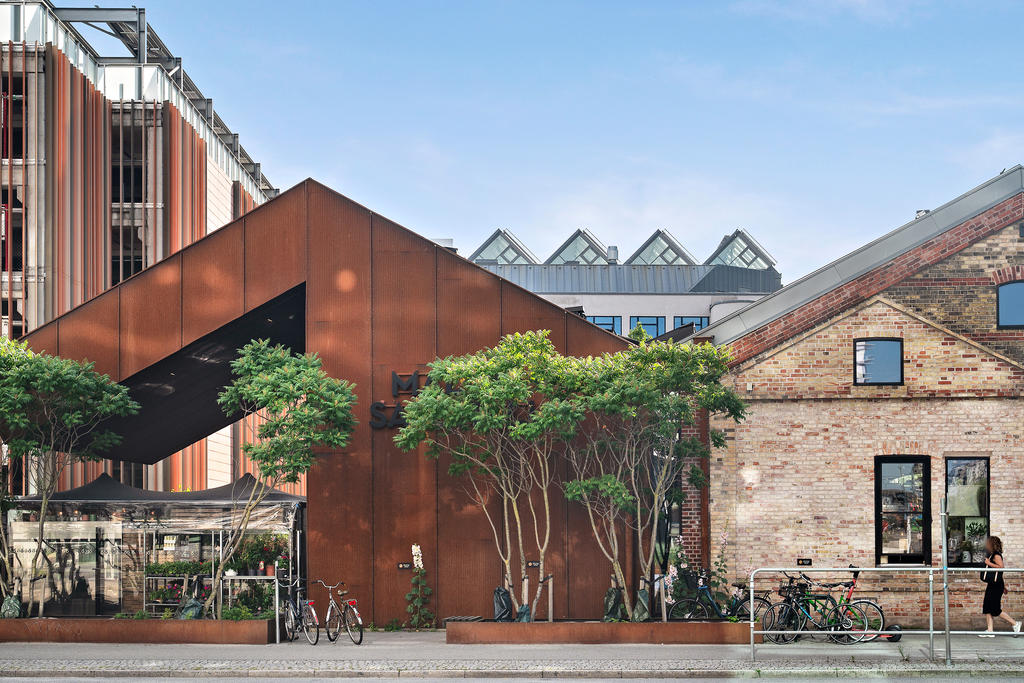 Malmö Saluhall nås på några minuter.