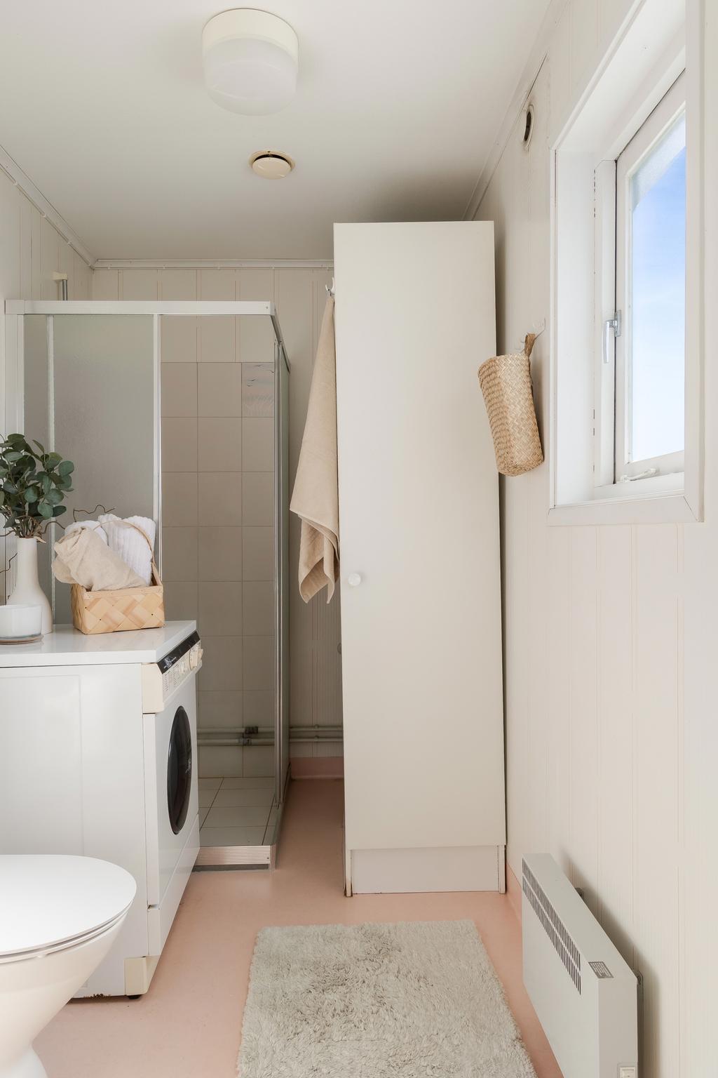 Badrum med fint ljusinsläpp