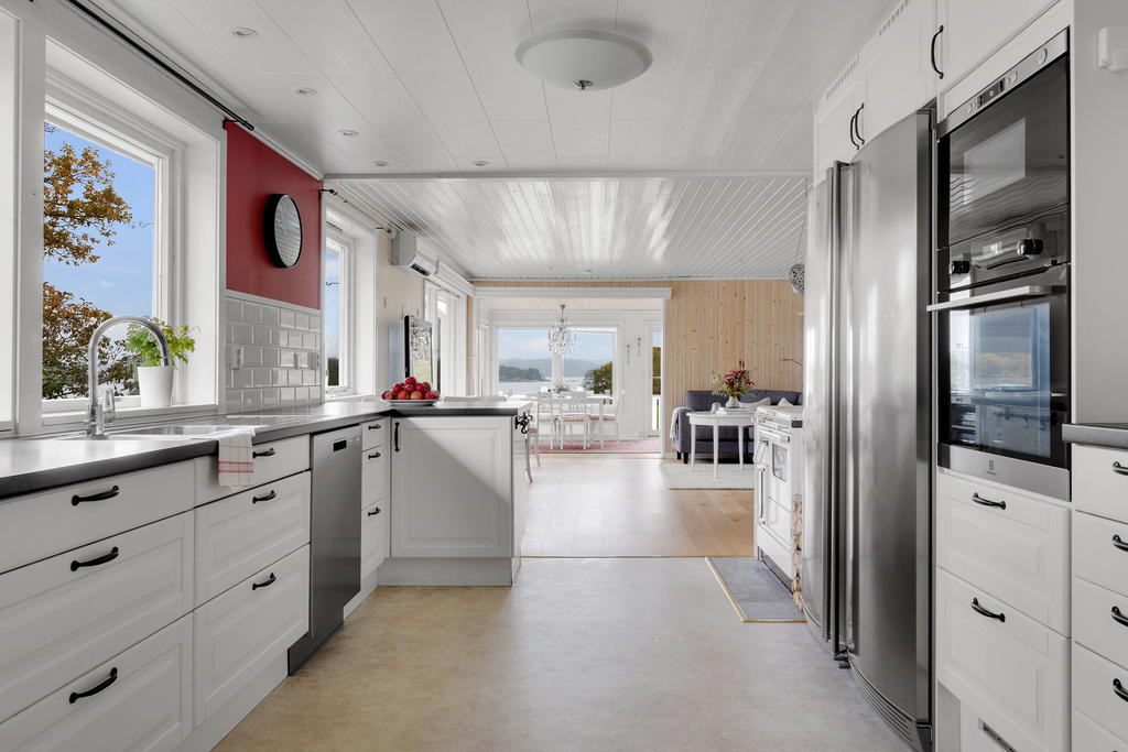 Vy från köket mot vardagsrum