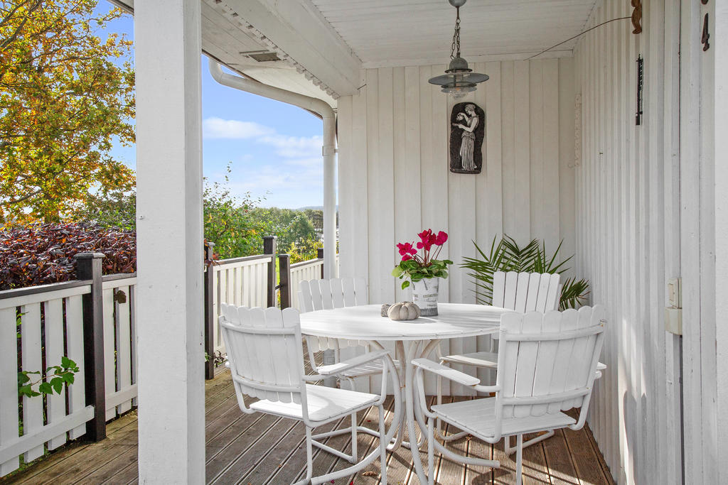 Plats för bord och stolar under tak