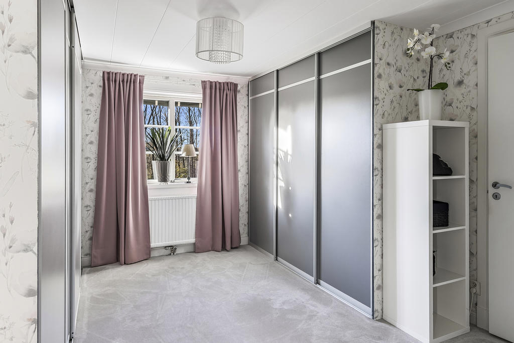 Sovrum/Walk-in-closet 