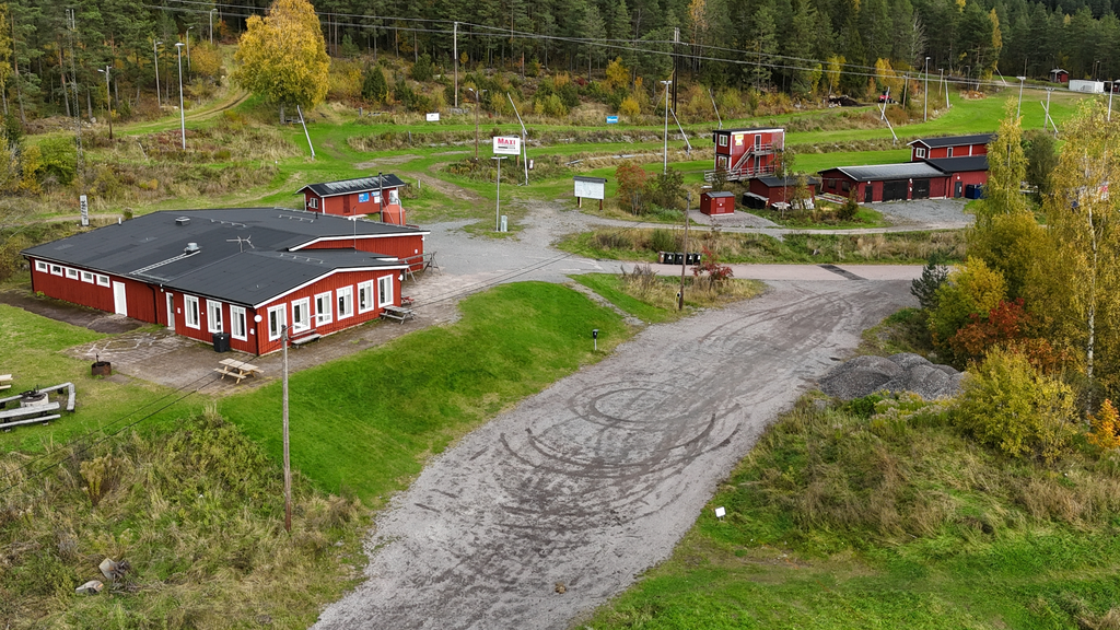Bergebomotionscentral ligger i närheten och här finns löpspår på sommaren och fina skidspår  på konstsnö under vintern.

Här ligger även en gammal nedlagd skidbacke vilket funkar fint som pulkabacke för de som vill ha lite fart. 