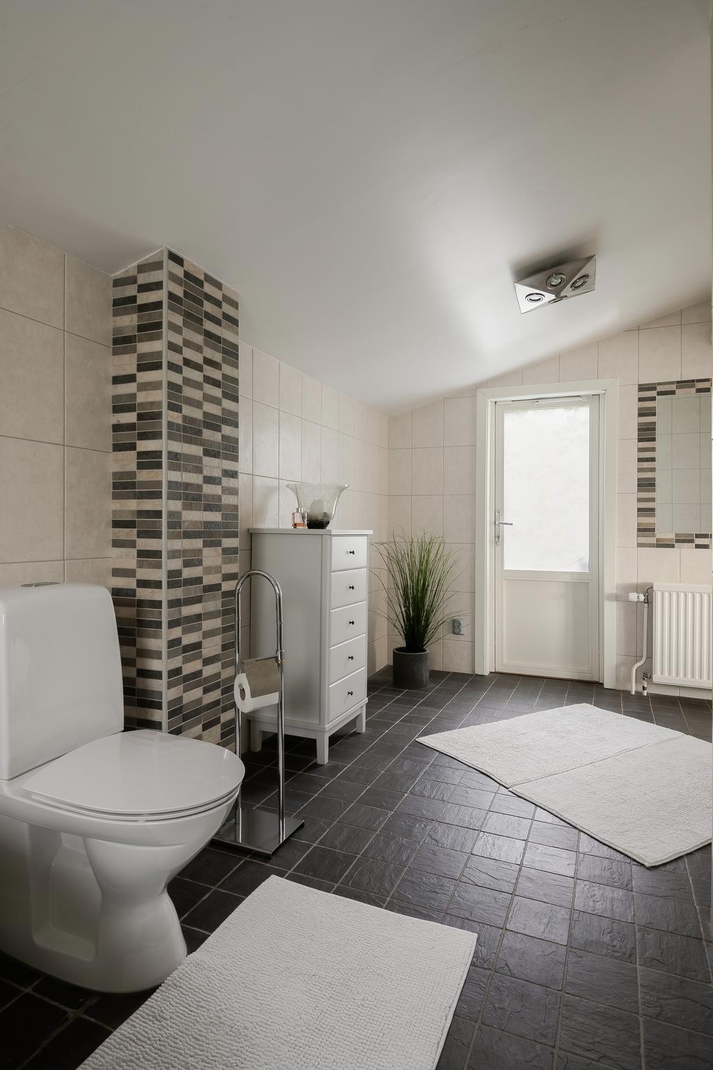 Utgång från badrummet till baksidan