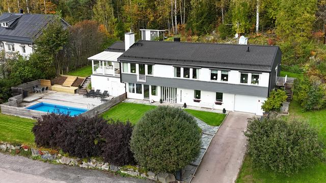 Solbacksgatan 63 ligger mycket trevligt och insynsskyddat.