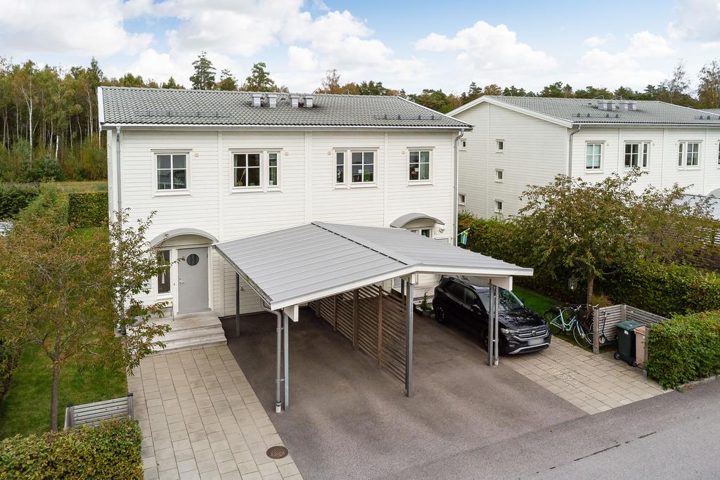 Denna inflyttningsklara lägenhet har ett fantastiskt läge i ett omtyckt område