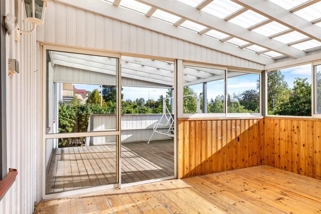 Inglasad altan och takad altan