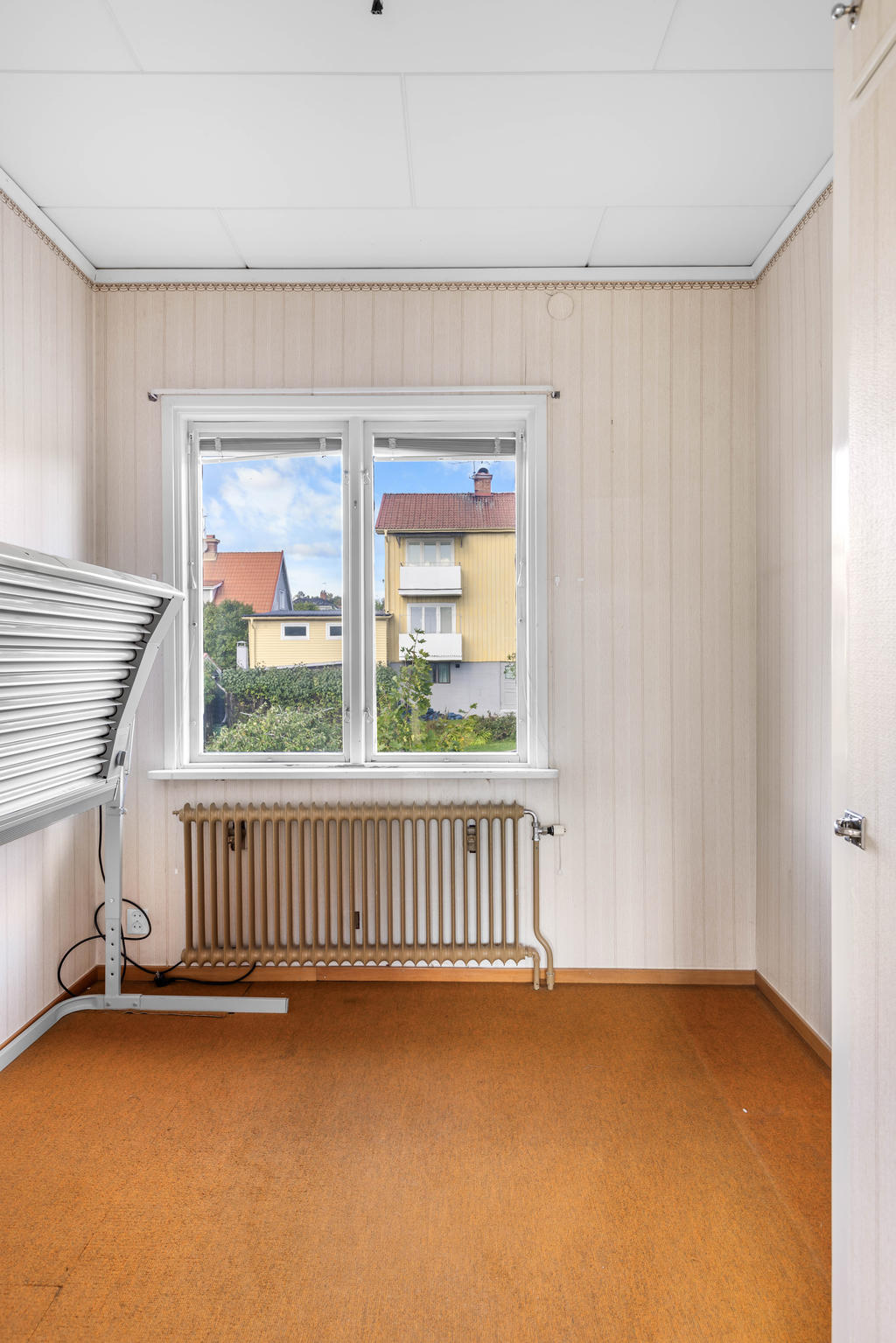 ÖV: Sovrum 3 med garderob och heltäckningsmatta