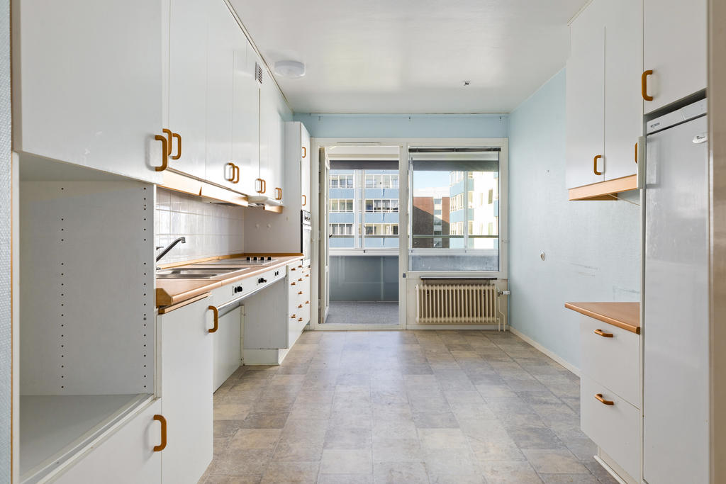 Kök med plats för mindre matbord