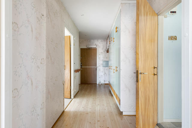 Hall med förvaringsmöjligheter