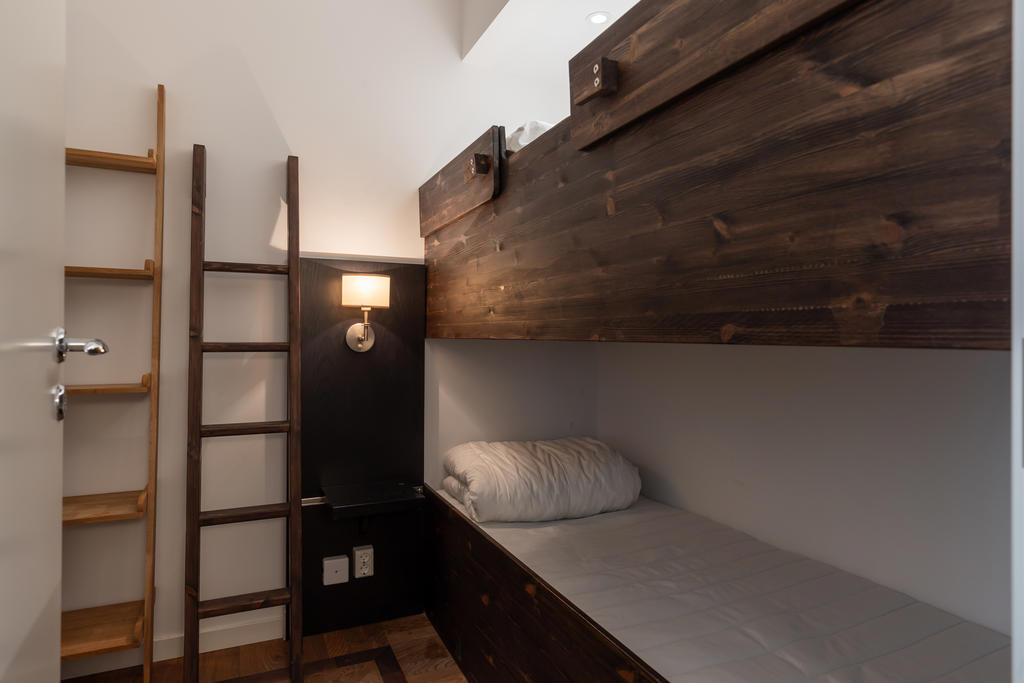 Extra sovrum med platsbyggd våningssäng