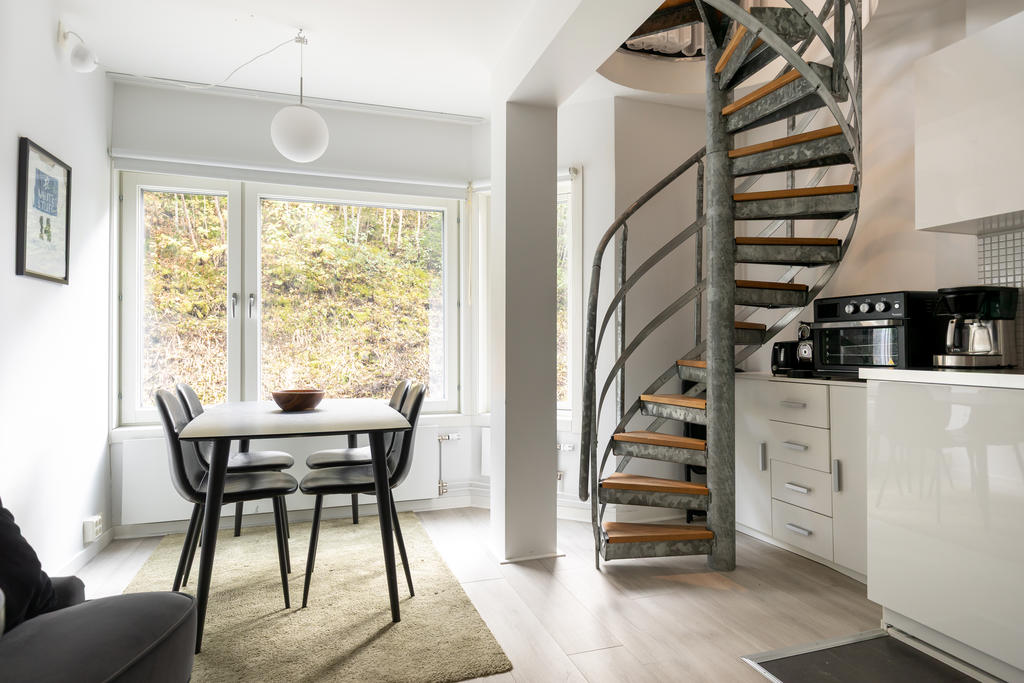 Kök och matplats i öppen planlösning